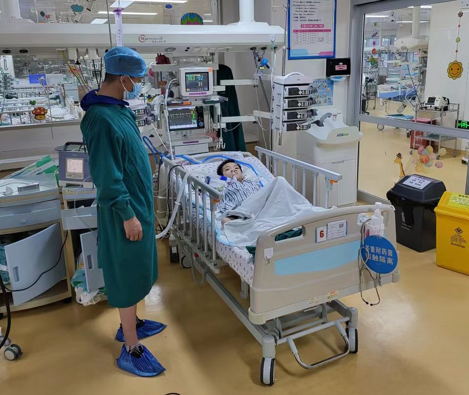 灵山县跨省救护车出租公司