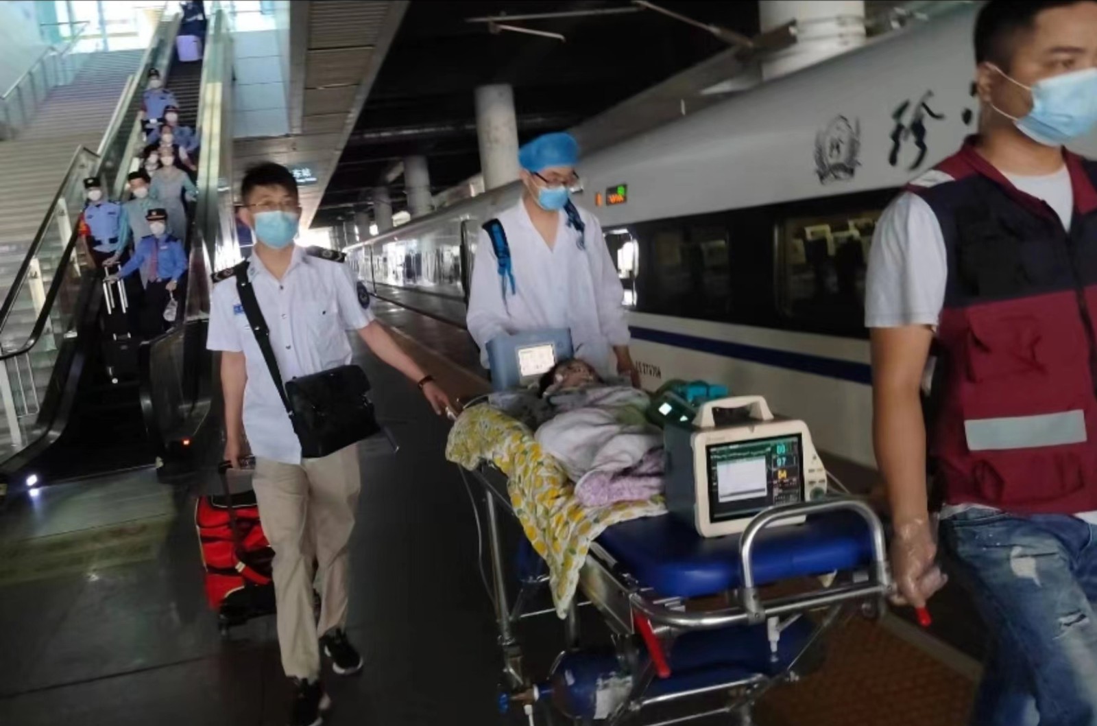 灵山县高铁转运公司